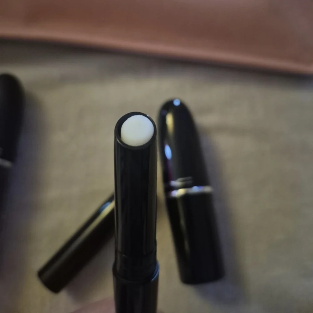 MAC Cosmetic Kisses & Bows Lip Kit Purple - Picture 4 of 7